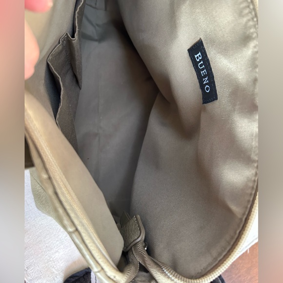 Bueno Brahmin-Style chevron designed front bag. Doublehandle & crossbody strap. - Picture 4 of 11